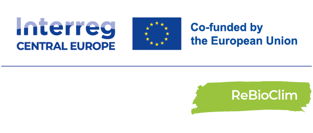 Logo Interreg CENTRAL EUROPE i Unii Europejskiej. Pod spodem napis „ReBioClim” na zielonym pociągnięciu pędzla.