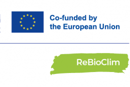 Logo Interreg CENTRAL EUROPE i Unii Europejskiej. Pod spodem napis „ReBioClim” na zielonym pociągnięciu pędzla.
