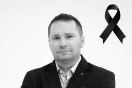 Czarno-białe zdjecie doktora inżyniera Bartosza Radomskiego