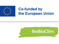 Logo Interreg CENTRAL EUROPE i Unii Europejskiej. Pod spodem napis „ReBioClim” na zielonym pociągnięciu pędzla.
