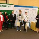 Laureaci konkursu 'poWODY do ŻYCIA' odbierający nagrody podczas Światowego Dnia Wody 2025